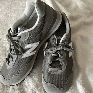 Men’s NEW BALANCE sz 11 Gray Athletic Sneakers